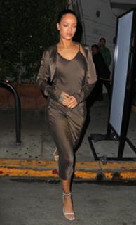 Rihanna feet photo thumbnail