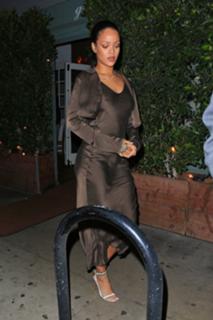 Rihanna feet photo thumbnail