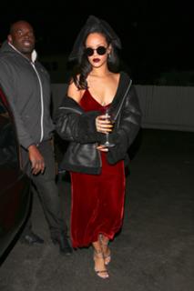 Rihanna feet photo thumbnail