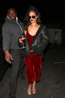 Rihanna feet photo thumbnail