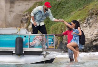 Rihanna feet photo thumbnail