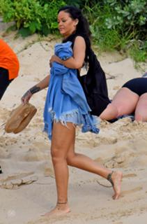 Rihanna feet photo thumbnail