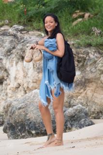 Rihanna feet photo thumbnail