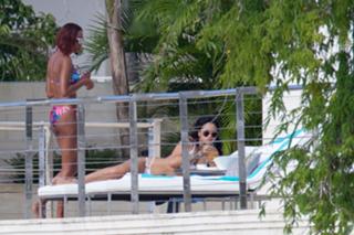 Rihanna feet photo thumbnail