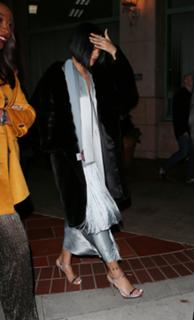 Rihanna feet photo thumbnail