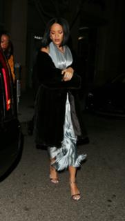 Rihanna feet photo thumbnail