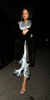 Rihanna feet photo thumbnail