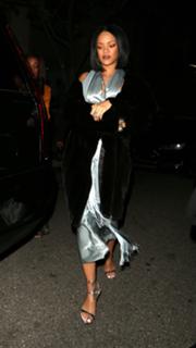 Rihanna feet photo thumbnail