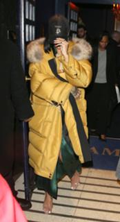 Rihanna feet photo thumbnail