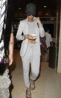 Rihanna feet photo thumbnail