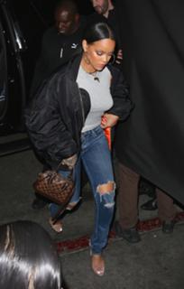 Rihanna feet photo thumbnail