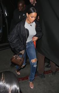 Rihanna feet photo thumbnail