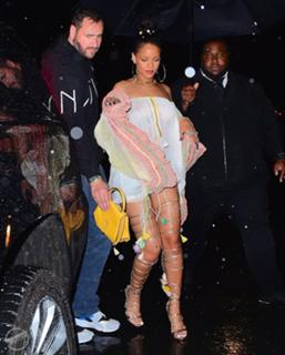 Rihanna feet photo thumbnail