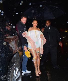 Rihanna feet photo thumbnail