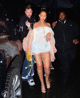 Rihanna feet photo thumbnail