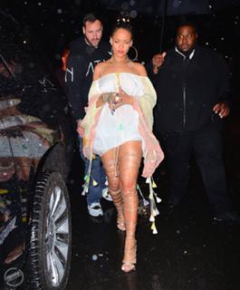 Rihanna feet photo thumbnail