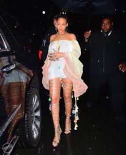 Rihanna feet photo thumbnail