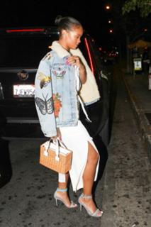 Rihanna feet photo thumbnail