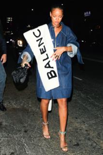 Rihanna feet photo thumbnail