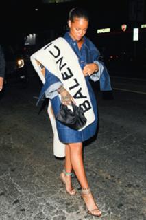 Rihanna feet photo thumbnail