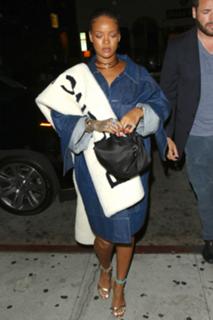 Rihanna feet photo thumbnail