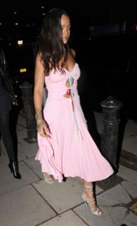 Rihanna feet photo thumbnail