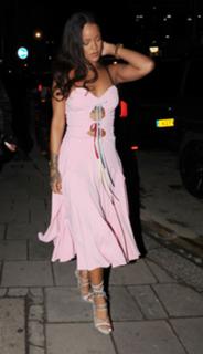 Rihanna feet photo thumbnail