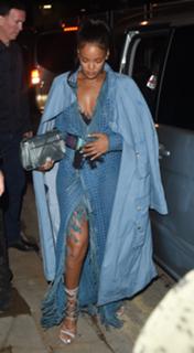 Rihanna feet photo thumbnail