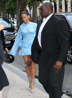 Rihanna feet photo thumbnail