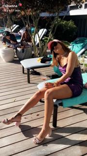 Rihanna feet photo thumbnail