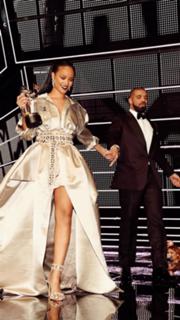 Rihanna feet photo thumbnail