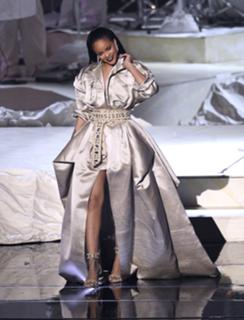 Rihanna feet photo thumbnail