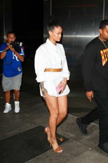 Rihanna feet photo thumbnail