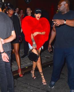 Rihanna feet photo thumbnail