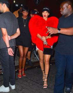 Rihanna feet photo thumbnail