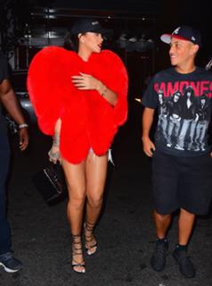 Rihanna feet photo thumbnail