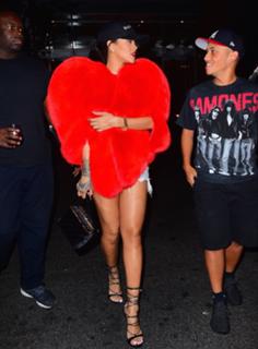 Rihanna feet photo thumbnail