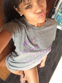 Rihanna feet photo thumbnail