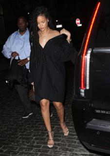 Rihanna feet photo thumbnail