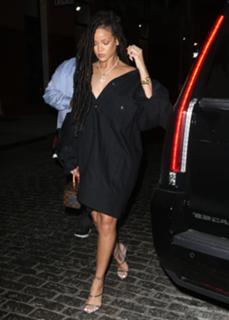 Rihanna feet photo thumbnail