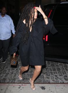 Rihanna feet photo thumbnail