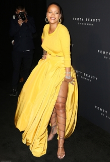 Rihanna feet photo thumbnail