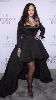 Rihanna feet photo thumbnail