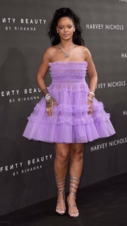 Rihanna feet photo thumbnail