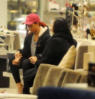 Rihanna feet photo thumbnail