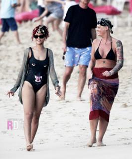 Rihanna feet photo thumbnail