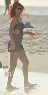 Rihanna feet photo thumbnail