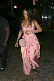 Rihanna feet photo thumbnail