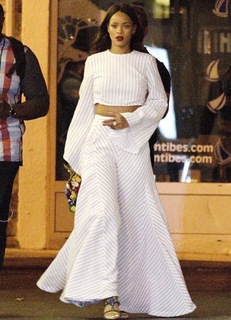 Rihanna feet photo thumbnail