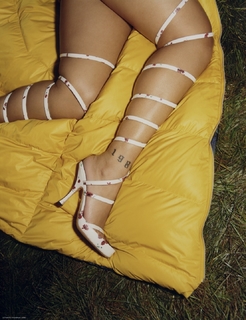 Rihanna feet photo thumbnail
